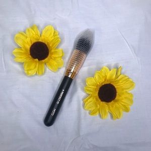 A Perfect 10 Tapered Face Brush